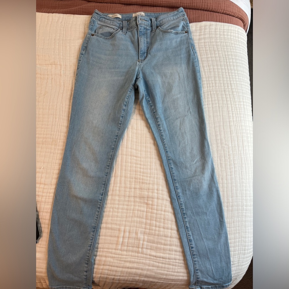 Universal Thread Women's Light Blue Skinny Jeans